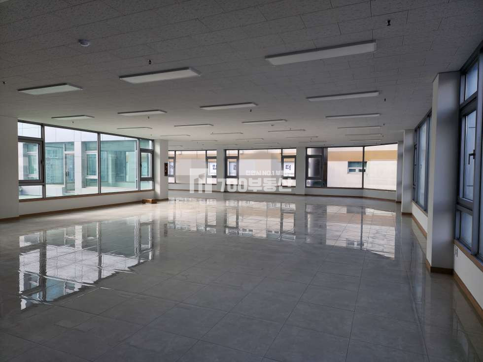 충남 천안서북구 두정동 천안시 두정동 현대자동차 사거리 2층 대형공실 임대 월세 매물번호 11240 사진 4
